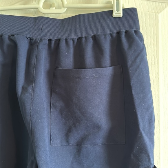 Men’s Small Fabletics Navy Scrub Pants. NWOT - Picture 4 of 5